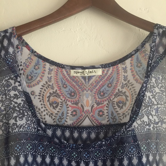 Speed Limit • Chiffon split back tank - Picture 5 of 6